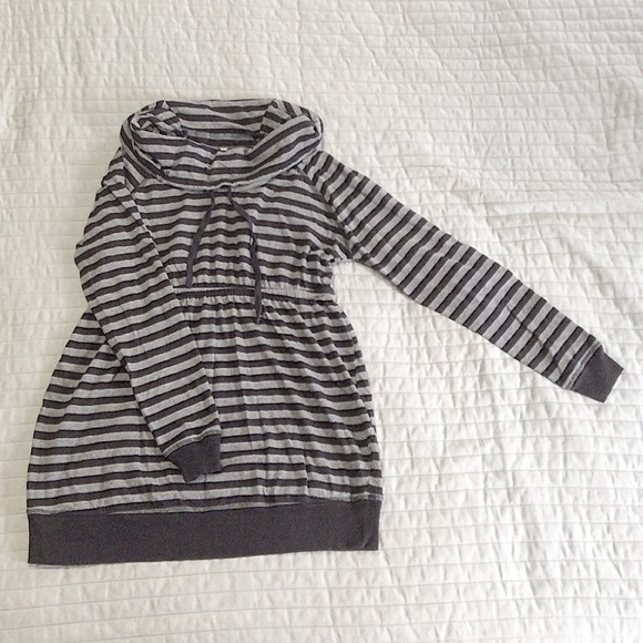 Two Hearts Maternity Tops - Two Heart Maternity sweatshirt. Size small